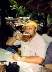Blada #40 trinkt ein Bier